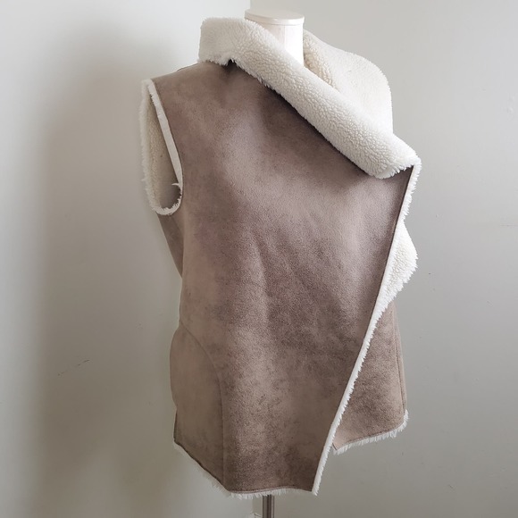 VELVET BY GRAHAM & SPENCER | FAUX SUEDE FUR SHERPA VEST OPEN FRONT SMALL - Picture 5 of 14